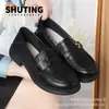 Mocasines primavera zapatos pequeños de cuero suela blanda superficie suave cómodos slip-on zapatos de cuero para trabajar fabricantes de marca entrega en una sola pieza
