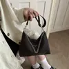 Versión coreana 2026 nuevo diseño de moda de nicho para mujer, bolso de mano con cadena simple para el día a día, bolso de hombro elegante y versátil