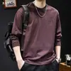 2025 Nova Camiseta de Manga Longa Masculina Tendência Outono Versátil Camada Base Roupas Gola Redonda Tamanho Grande Primavera e Outono Elegante
