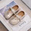 Zapatos de Princesa para Niña Pequeña 2026 Nuevo Estilo Primavera/Otoño Suela Suave Decoración de Perlas Punta Tejida Mary Jane Planos Versátiles