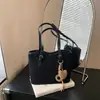 Bolsa de Camurça com Flocagem Feminina 2026 Nova Outono Retrô Gorpcore Bolsa Tote para o Dia a Dia Grande Capacidade Bolsa de Ombro Único tipo Balde