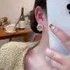 Aretes de Aleación de Cobre con un Toque de Moda y Alta Gama, Diseño de Flor de Cubo de Azúcar, Lujo Ligero, Sencillos y Versátiles, Nuevo Modelo 2026