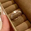 Anillo de piedra ojo de gato en forma de corazón de flor, lujoso y sofisticado, anillo único y de nicho para el dedo índice, accesorio de estilo súper etéreo y delicado para mujeres