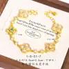 Tienda de Oro Mismo Estilo Oro Arena Incrustado Nácar Rosa Pulsera de Cinco Flores Hueca Gama Alta Lujo Ligero Versátil Joyería Regalo para Novia