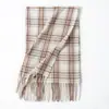 Bufanda de Atmósfera Otoñal e Invernal Estilo Coreano para Mujer, Engrosada para Otoño e Invierno, Nuevo Modelo 2026, Cachemira Sintética, Bufanda a Cuadros Retro con Borlas para Mujer