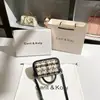 Uma geração de bolsa de mão de lã outono e inverno estilo pequeno perfumado 2025 nova bolsa quadrada pequena de contraste com senso de alta qualidade atacado