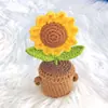 Maceta de Flor de Girasol Tejida a Mano Planta Artificial Flor Temporada de Graduación Día del Maestro Regalo Maceta de Flor de Girasol de Ganchillo Planta
