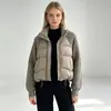 Chaqueta de plumón con patchwork de manga tejida estilo europeo y americano para mujer, longitud corta, moda de invierno 2026, cuello alto, cálida, plumón de pato blanco, estilo popular
