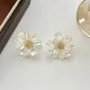 Brincos Românticos de Camélia Branco Puro para Primavera para Mulheres, Luxo Acessível, High-End, Brincos Gentis Elegantes, Brincos de Design de Nicho