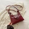 Bolso Pequeño Rojo Textura de Alta Calidad para Mujer 2024 Nuevo Verano Combinable Bolso Cruzado Moda Hombro Axila Cubo