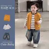 Conjunto Nuevo para Niños 2026, Ropa de Otoño para Bebé Niño, Conjunto de Tres Piezas Súper Elegante de Chaleco Tejido y Camiseta Básica Estilo Coreano para Niños
