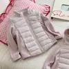 Ropa de Abrigo para Niñas Otoño e Invierno Estilo Nuevo Chaqueta Ligera de Algodón Acolchada para Niños con Forro de Felpa, Chaqueta de Algodón con Capucha y Cuello Alto para Niños Tallas Mediana y Grande