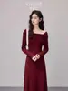Nuevo Vestido de Punto Rojo de Manga Larga Otoñal, Falda Larga Elegante que Ceñe la Cintura, Ropa de Casa para Mujer con Abrigo Gris