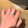 Anel Rosa de Zircônia com Pedras Preciosas, Estilo Novo Leve de Alta Qualidade para Mulheres, Elegante e Requintado, Design Aberto Simples, Novo Estilo Europeu e Americano