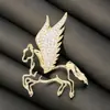 Broche de Moda y Creativo con Tema "Sueña como un Caballo", Exquisito Broche Hueco de Circonita Microincrustada, Accesorio de Alta Gama para Chaqueta de Traje de Hombre