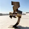 Escultura abstrata em aço inoxidável escovado na cor bronze com fitas, decoração de arte em metal para interior de lobby de escritório de vendas de hotel