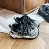 Tênis esportivos infantis, sapatos casuais para meninas primavera e outono, sapatos respiráveis de malha, novos sapatos de malha para meninos 2026, sapatos de outono para pais