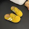 Chinelos Meio Baotou Retrô para Uso Externo Feminino 2025 Verão Novo Estilo Slip-On Sem Salto Sapatos Casuais de Treino Moral