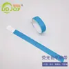 Promoção quente atacado descartável à prova d'água imprimível cor fluorescente papel pulseira de pulso autoadesivo cor neon papel pulseira