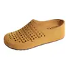 Aumento Interno Suela Gruesa Suave No Cansa los Pies Zapatos Perforados Mujer Verano Uso Exterior 2026 Nuevas Zapatillas Cerradas de Ponerse Fácil