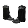 Botas de couro leves para outono e inverno, de cano médio, versáteis com solas de borracha, antiderrapantes, de salto alto, com franjas, bico redondo, tamanho grande, cor sólida, salto quadrado
