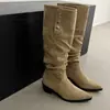 Botas Altas hasta la Rodilla de Tacón Medio Grueso con Tachuelas, Puntera Puntiaguda, Piel Suave de Ante, Otoño/Invierno 2026, para Mujer