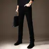 Jeans preto puro de Hong Kong para homens, nova coleção primavera/outono 2026, calça cigarette slim fit moderna, calças casuais elásticas
