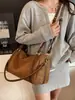 Bolsa retro de terciopelo para mujer, nuevo modelo 2026, bolsa de hombro y cruzada de gran capacidad para el día a día, bolso de mano casual, bolso Boston