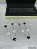 Artículo popular para transmisiones en vivo: Pulsera de trébol de cuatro hojas de alta gama V-gold para mujer, lujo ligero, moderna y versátil, pulsera de cinco flores de ágata y nácar chapada en 18k