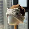 Chapéu Estilo Coreano Retro de Lã de Cordeiro Chapéu Lei Feng Confortável Quente Versátil Temperamento Chapéu de Pelúcia Quente Versátil à Prova de Vento Protetor de Orelha