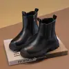 Vestido corto de niña. Botas Martens otoño e invierno estilo británico botines Chelsea de caña baja con suela gruesa estilo coreano para adelgazar botas para niños