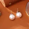 Pendientes de Perla Agitables Simples y Elegantes con un Toque Moderno de Alta Gama, Pendientes Redondos de Bombilla Pequeña de Alto Brillo para Mujer, Ganchos Versátiles