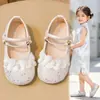 Sapatos de cristal para meninas, sapatos de princesa com solas macias, novo modelo 2026, sapatos para apresentação de dança infantil, sapatos pequenos de couro para vestido étnico, leves