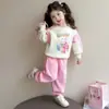 Conjunto de Sudadera para Niñas 2025 Nuevo Estilo Labu Estilo Primavera y Otoño Conjunto Casual de Dos Piezas para Bebé con Dibujos Animados para Niños Pequeños y Medianos