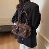 Exquisito bolso de axila para mujer, nuevo 2025, versátil, de moda transfronteriza, sencillo, pequeño, cuadrado, estilo coreano, moderno bolso de hombro.