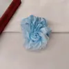 Scrunchie Rosa Floral Suave Súper de Hada con un Toque de Lujo, Goma para el Cabello de Malla, Cuerda para el Cabello de Camelia, Accesorio Elástico para el Cabello