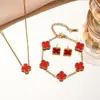 Conjunto de Colar com Trevo de Quatro Folhas Dupla Face Inoxidável de Aço Titânio para Mulheres, Moderno, Elegante, Luxo Leve, Sensação de Alto Padrão, Pulseira de Nicho Atacado