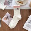 Novedad Popular de Primavera 2025 Dibujos Animados Gato Kt Moda Versátil Reductor de Edad Calcetines Sueltos para Mujer, Calcetines Absorbentes de Sudor de Media Pantorrilla