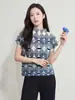 Camiseta plissada com estampa geométrica azul e branca para mulheres, novo estilo de verão, estilo Issey Miyake, corte solto, elegante, blusa de gola redonda da moda para o trabalho