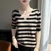 Blusas de primavera y verano transfronterizas para mujer, camisas de punto, camisetas de manga corta de algodón y lino, chalecos de cuello en V para mujer, bloques de color a rayas, comercio exterior transfronterizo al por mayor
