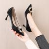 Sapatos de Casamento para Madrinhas e Noivas Primavera e Outono 2022 Femininos Bico Fino Pérola Strass Salto Agulha Salto Alto Vermelho Shi Hua