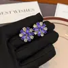 Pendientes de Plata de Aguja Estilo Nuevo con Pétalos Morados Incrustados de Diamantes para Mujer, Diseño de Nicho Versátil y Único con un Toque de Alta Gama
