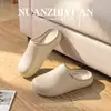 Pantuflas de punta impermeable de EVA para mujer, nuevo estilo 2026 para invierno, ropa de casa interior, antideslizantes, pantuflas de algodón con forro de felpa para hombre