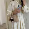 Nova bolsa tote de cor sólida com padrão de lichia 2026, bolsa de mão feminina para o trabalho e casual, com acessórios pendurados, pode ser usada como bolsa transversal ou de ombro