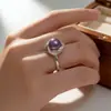 Anel Aberto Vintage Roxo Pérola Micro-Incustado Estilo Corte Francês, Luxo Leve, Sensação Exquisita e de Alto Padrão, Joia para Dedo Indicador do Dia a Dia