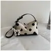 Bolsa Feminina de Corrente Tendência Bolinhas Grande Capacidade 2026 Sob o Braço Nicho Fofa para o Dia a Dia Transversal Moda Novo Estilo
