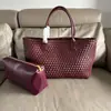 2025 Nova Bolsa de Mão/Ombro Trançada Tendência, Luxo Leve, Simples, Cesta de Legumes de Grande Capacidade, Bolsa Tote de Grande Capacidade
