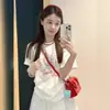 Camiseta de Mujer Blanca de Manga Corta Estilo Coreano Estampado de Lirios Hombro Derecho Top Básico Verano Algodón Grueso Holgada Moda