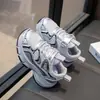 Zapatillas Deportivas Infantiles 2026 Primavera y Verano Nuevo Estilo Zapatos de Malla para Niños Zapatos Casuales Tipo Papá para Niñas Zapatillas de Running Transpirables de Malla Modernos