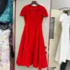 Vestido de Nanyou Estilo Europeo y Americano Nuevo Estilo Francés sin Hombros Plisado Ajustado Color Sólido Largo